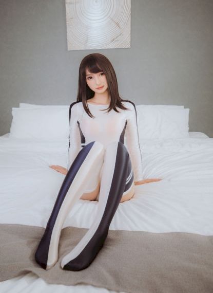 国产片婬乱一级Av69美女图片_高清电影完整版